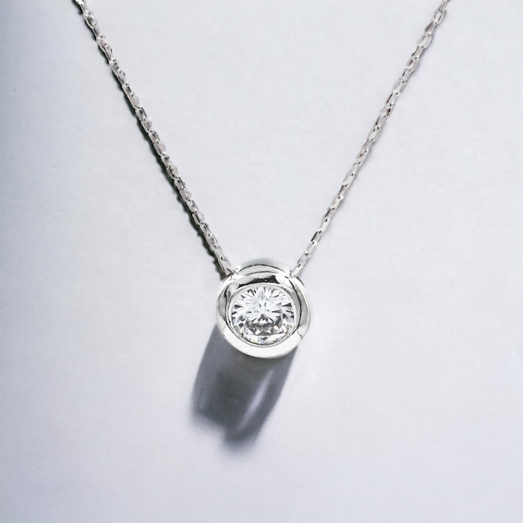 Pendentif collier solitaire en argent
