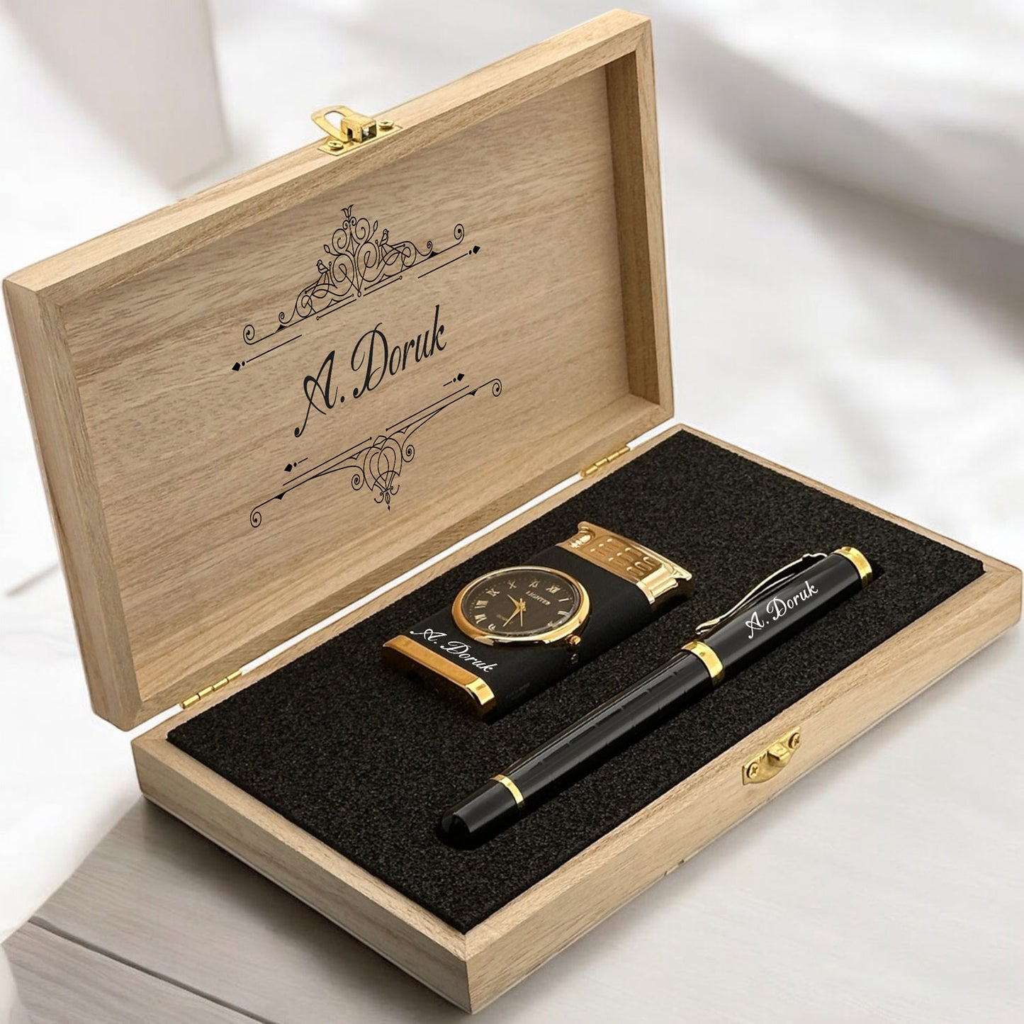 Persoonlijk Gegraveerde Aansteker met Horloge en Rollerpen Geschenkset - In Houten Doos