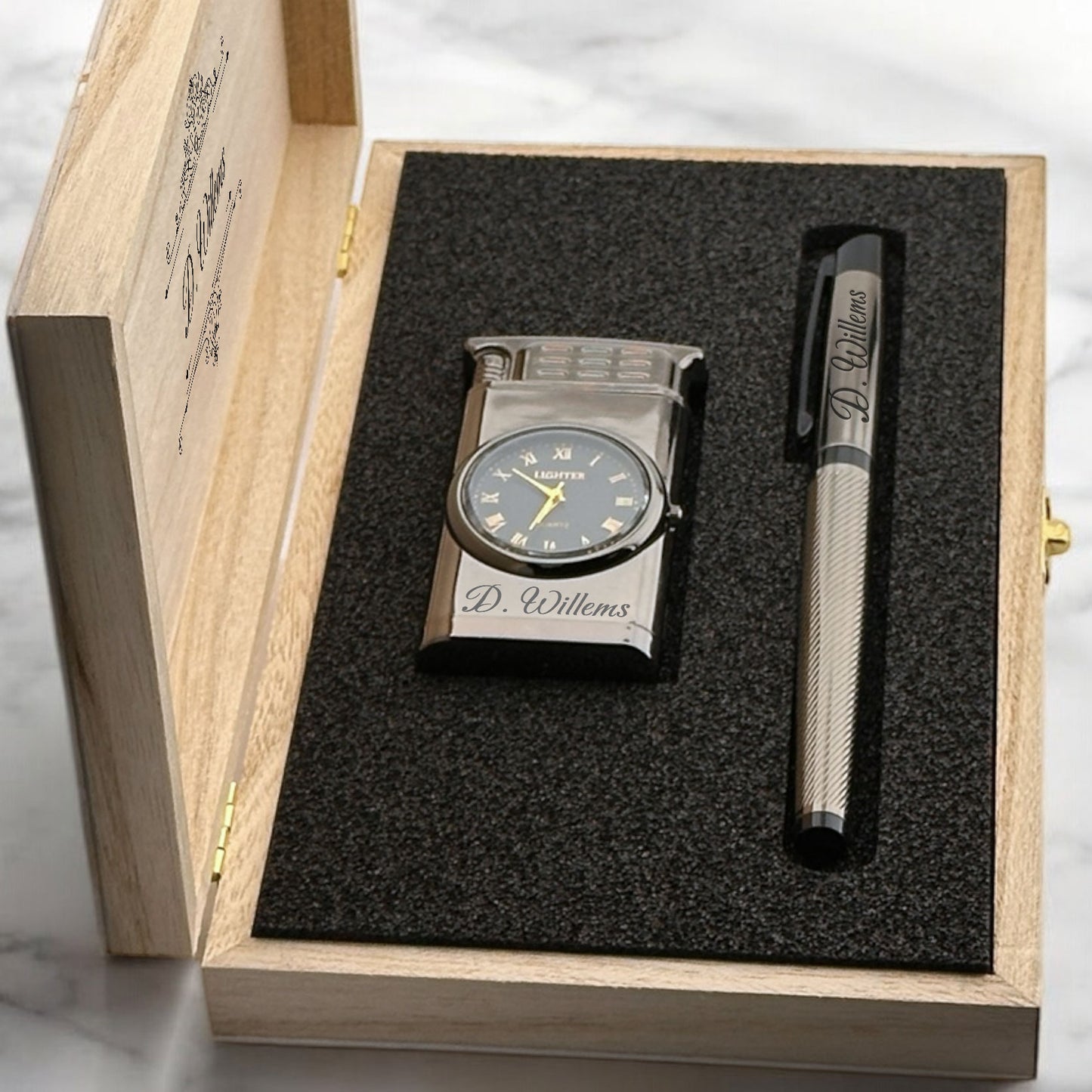 Briquet gravé personnellement avec montre et stylo à bille, coffret cadeau – dans une boîte en bois D2