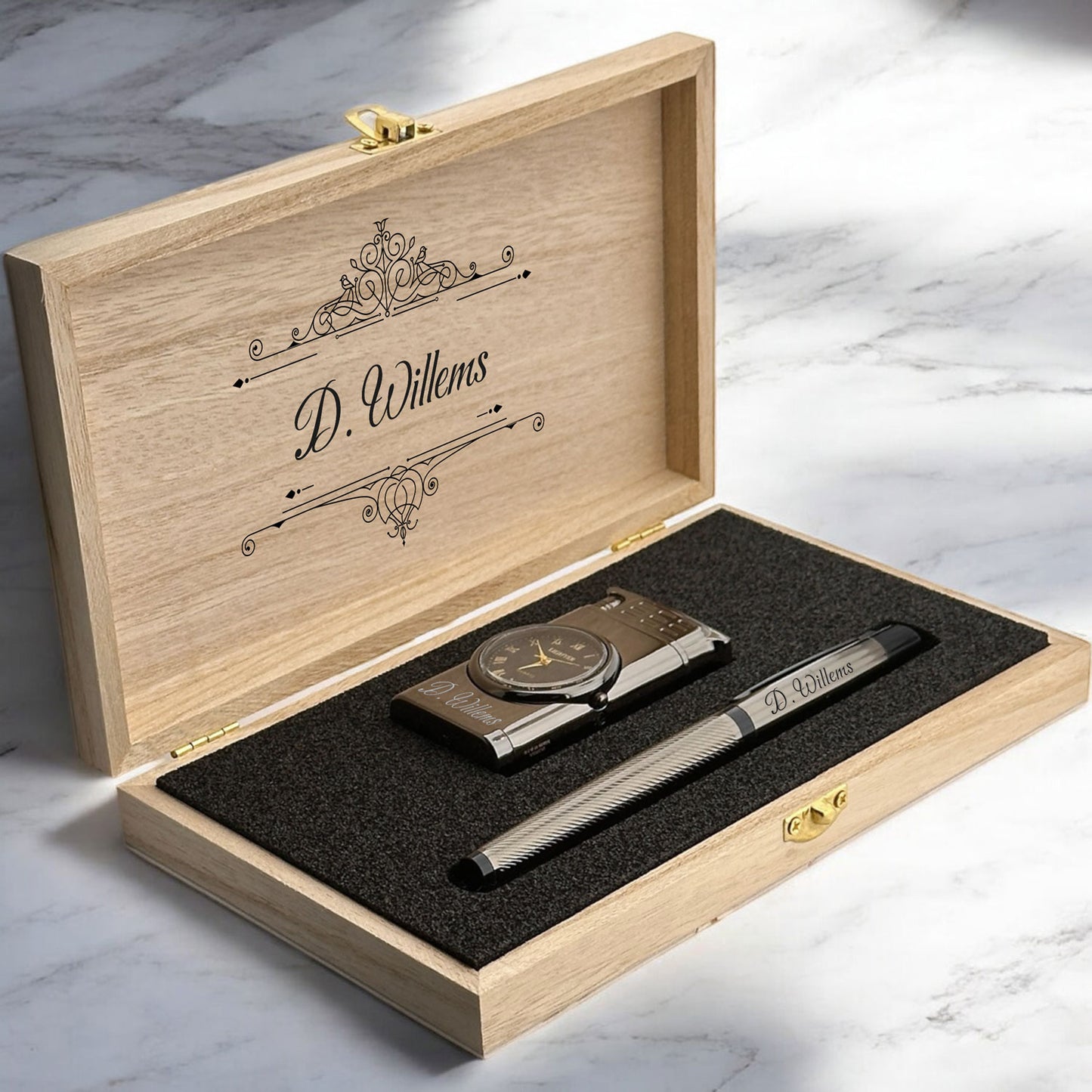 Briquet gravé personnellement avec montre et stylo à bille, coffret cadeau – dans une boîte en bois D2