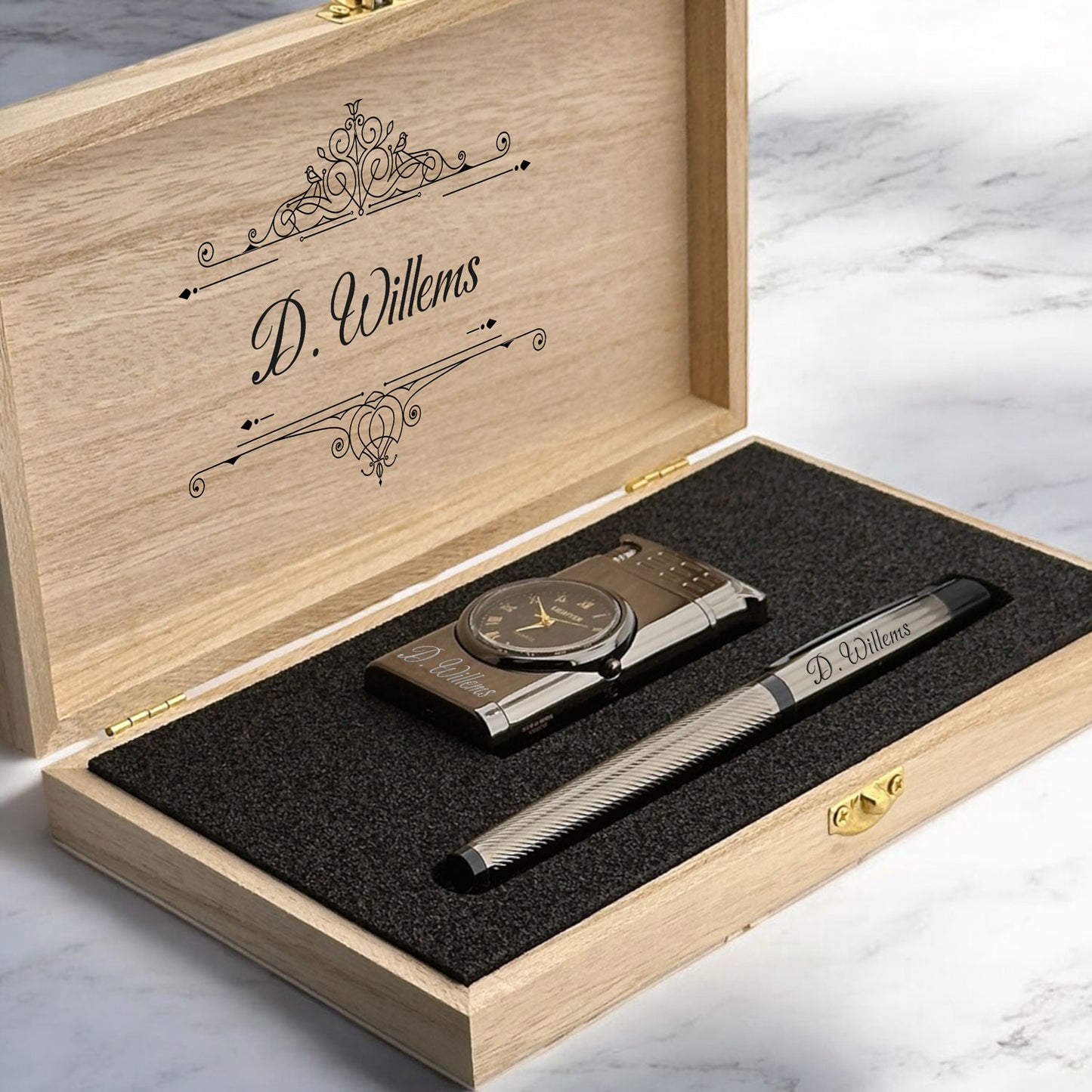 Briquet gravé personnellement avec montre et stylo à bille, coffret cadeau – dans une boîte en bois D2