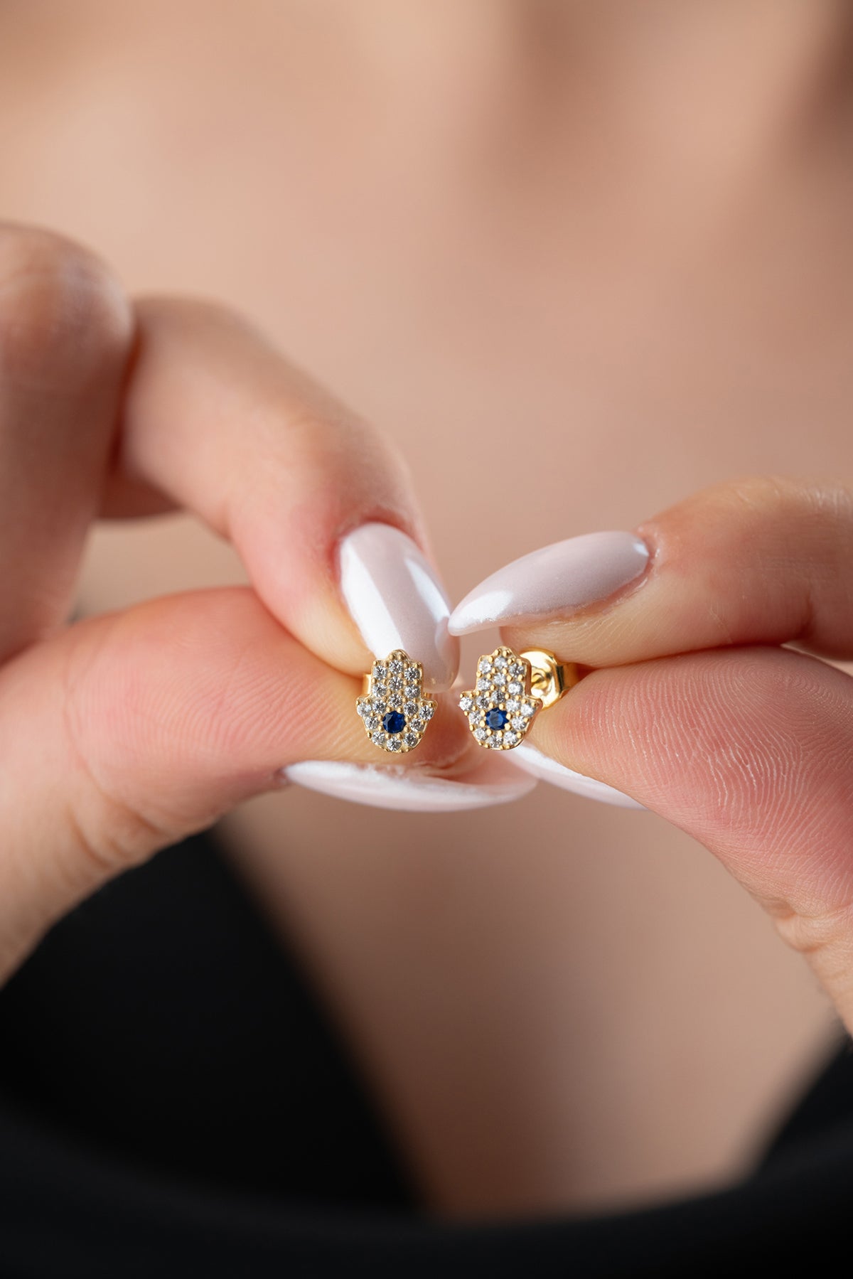 Boucles d'oreilles à la main de Fatima avec un œil