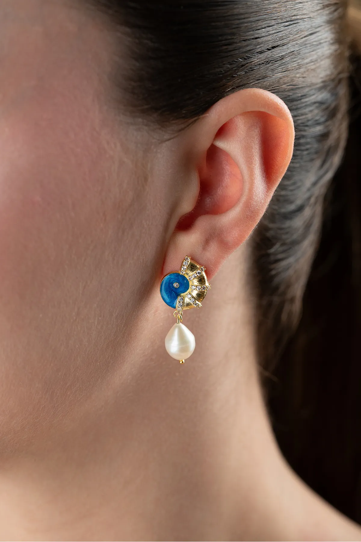 Blauwe Emaille Schelp Oorbellen met Parel