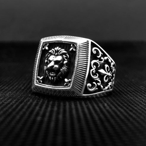 Bague en argent pour homme avec figure de lion