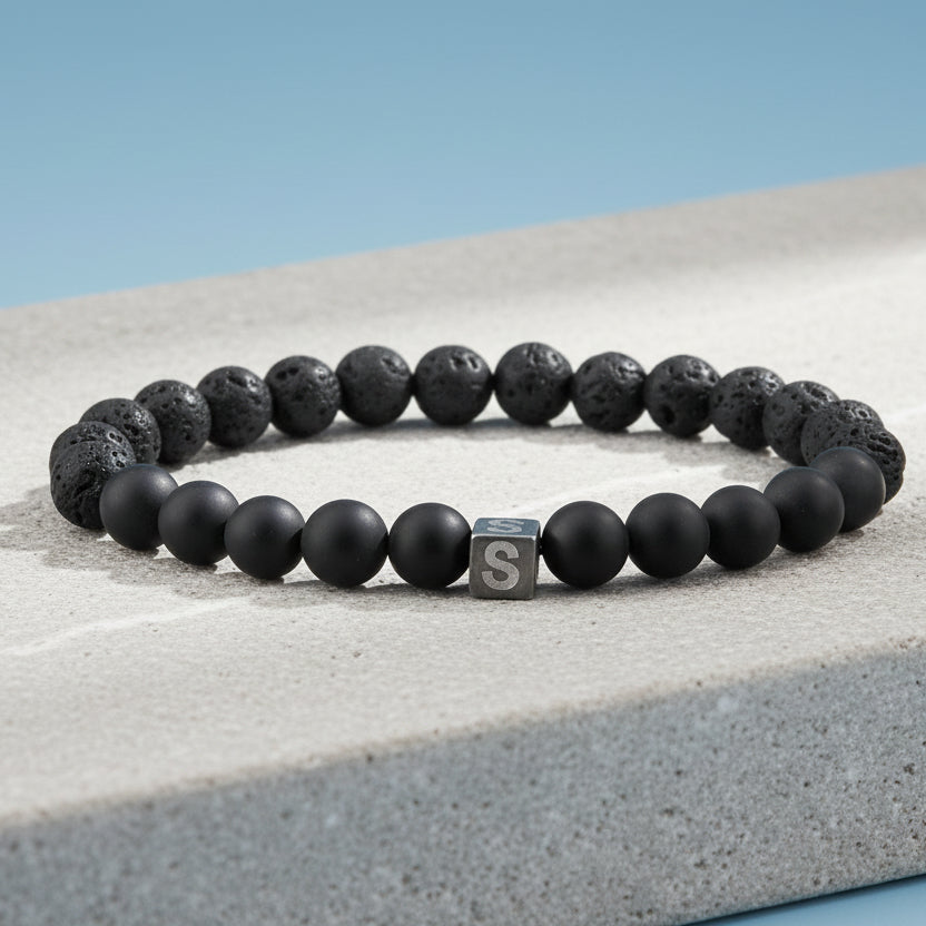 Bracelet perlé avec lettre
