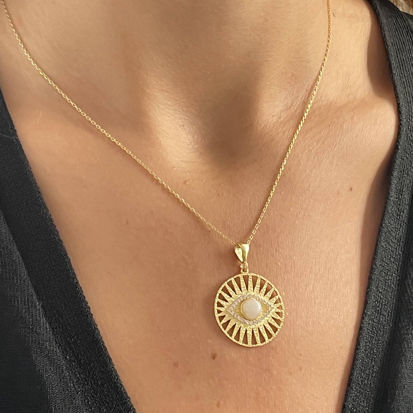 Médaillon Soleil avec Oeil - collier