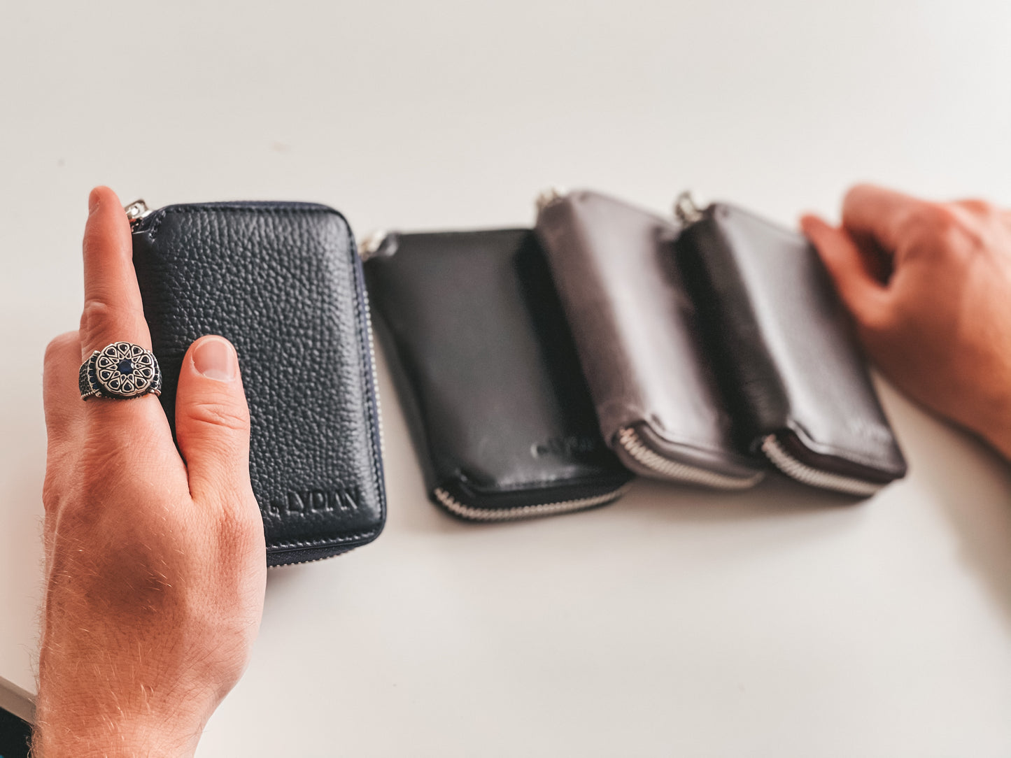 Portefeuille en cuir marron avec fermeture éclair BLW796-K