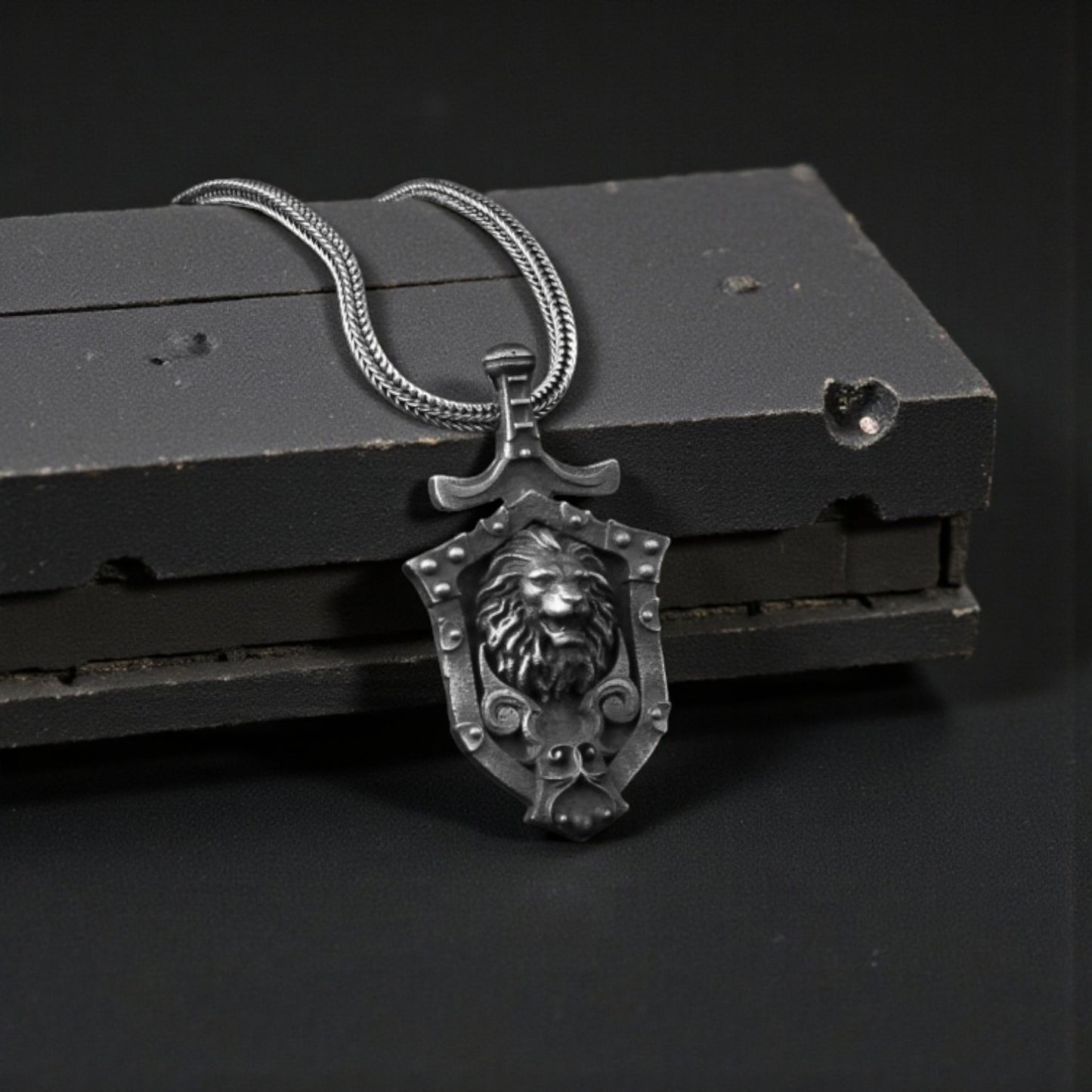 925 Silver Lion Pendant en design de bouclier