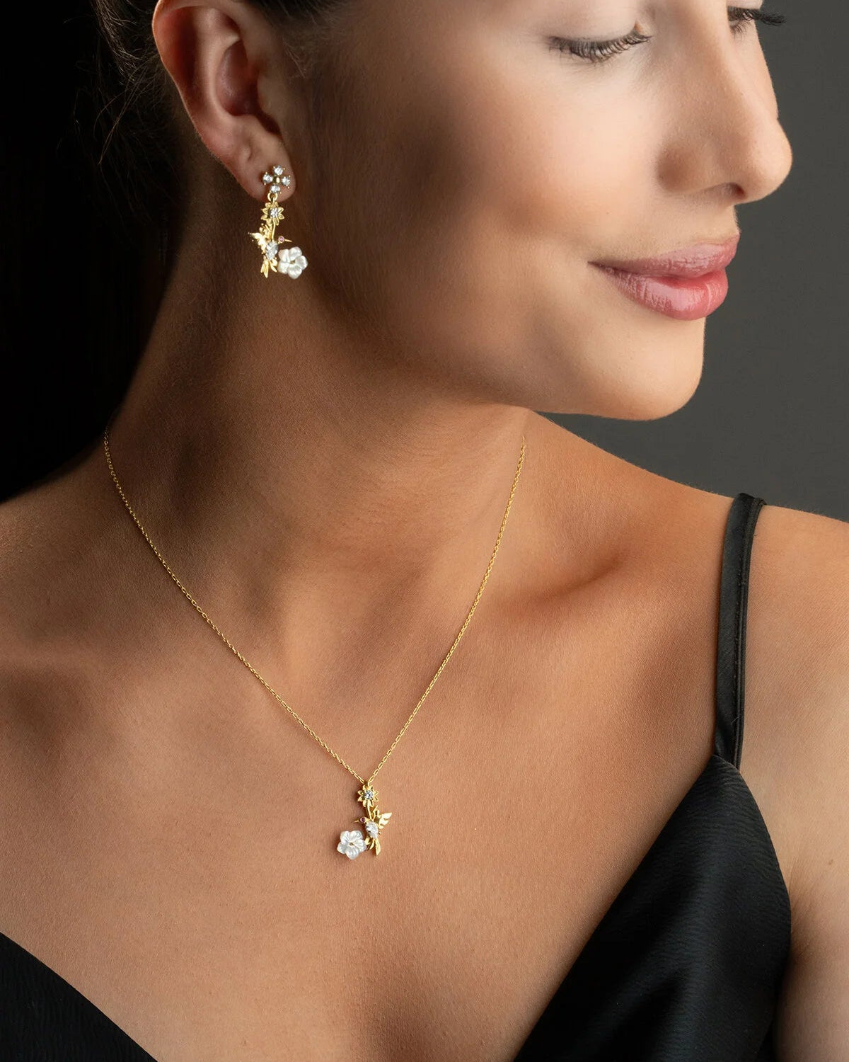 «Mira Vogel» – Ensemble collier et boucles d'oreilles en nacre