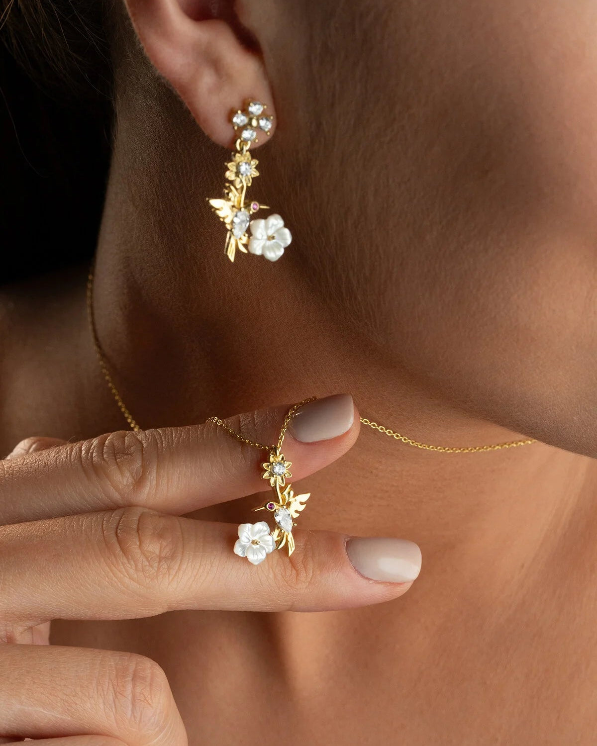 «Mira Vogel» – Ensemble collier et boucles d'oreilles en nacre