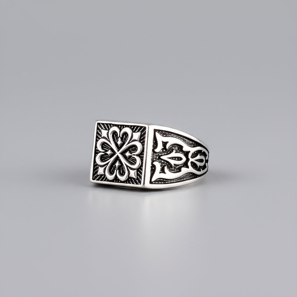 VARQ Herenring met Seltsjoek Motief – 925 Sterling Zilver