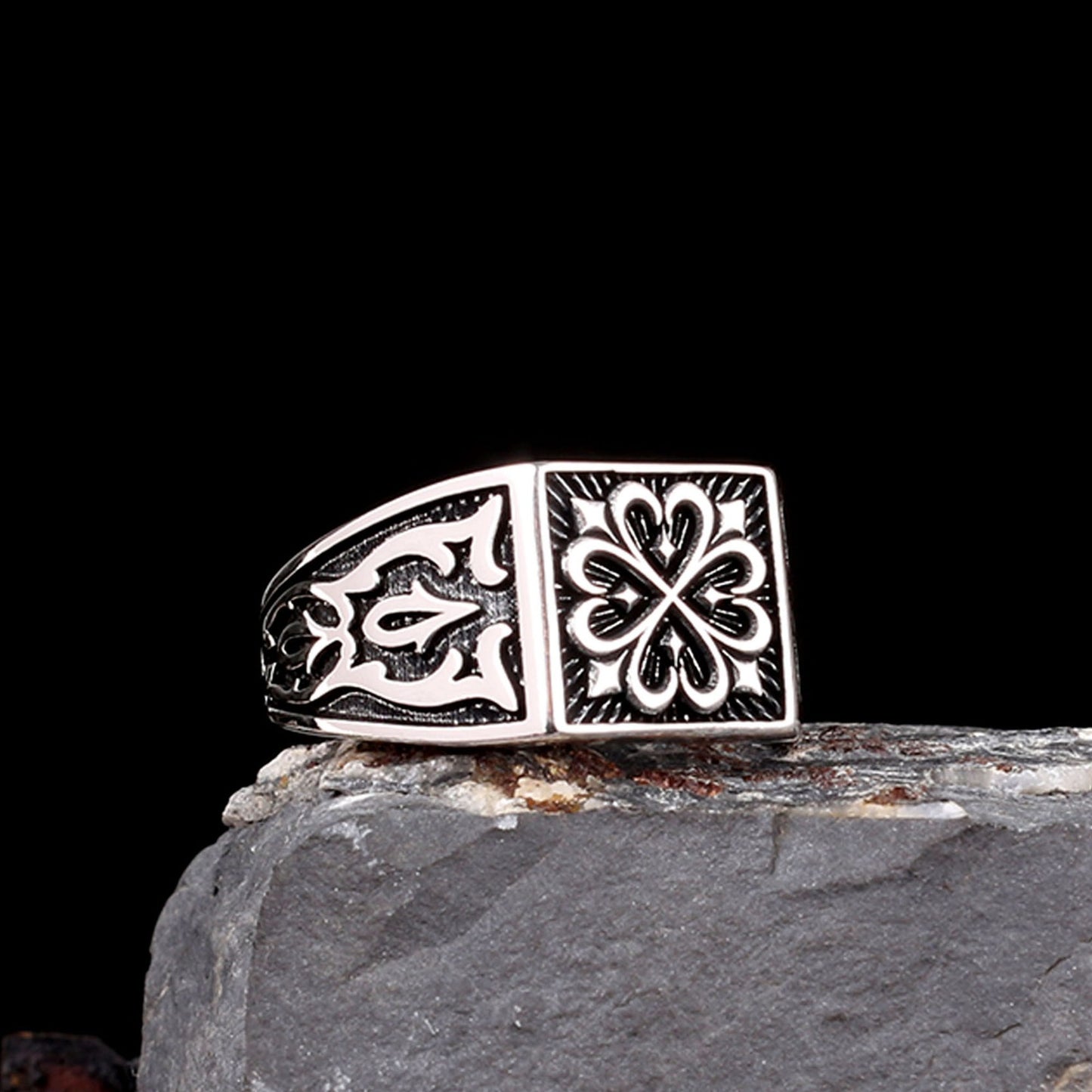 VARQ Herenring met Seltsjoek Motief – 925 Sterling Zilver