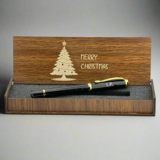 Cadeau de Noël – Stylo personnel avec notes dans une boîte en bois.