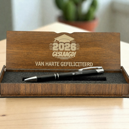 Stylo à bille gravé personnellement dans la boîte en bois - cadeau réussi