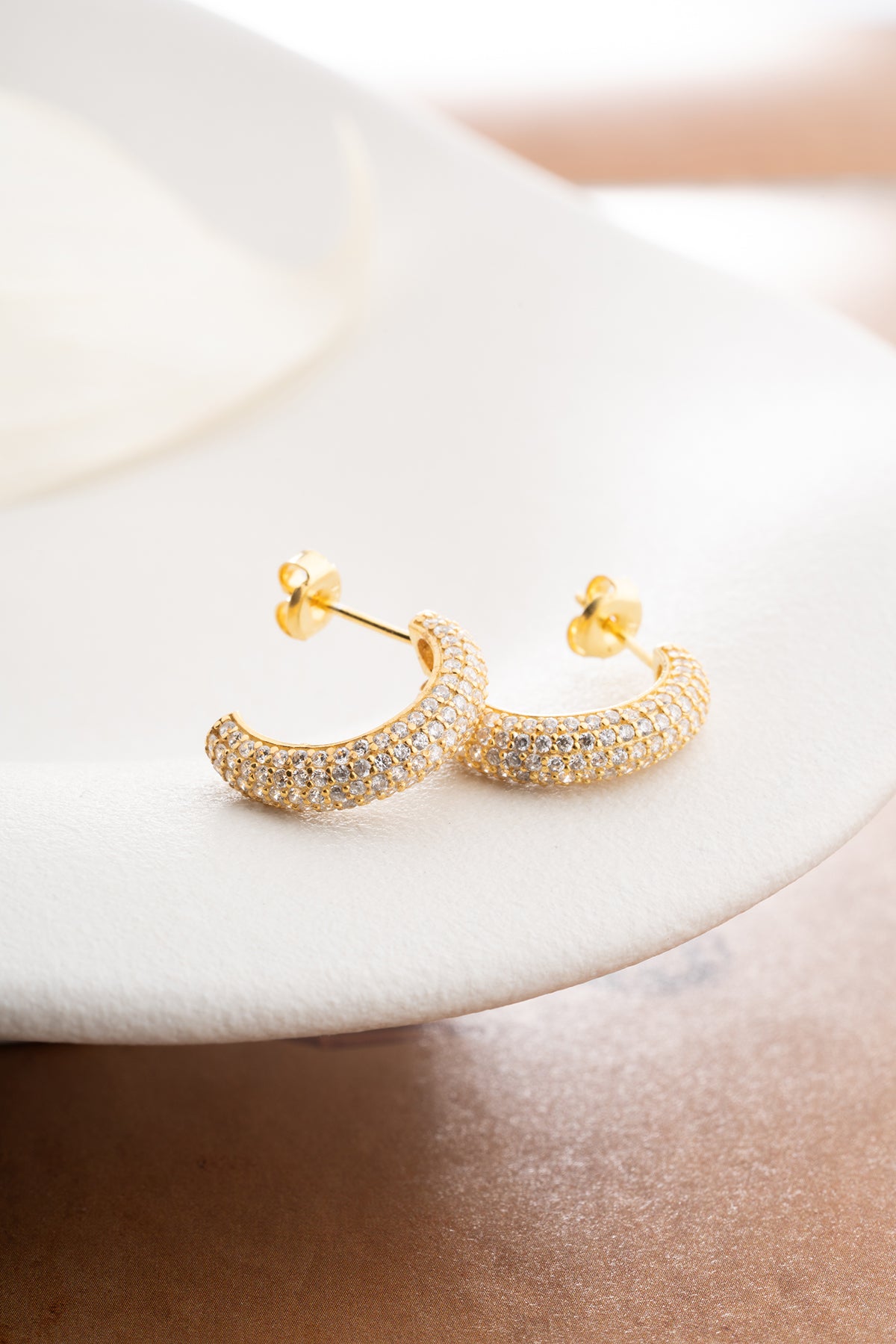 Boucles d'oreilles de demi-cerceau étincelantes