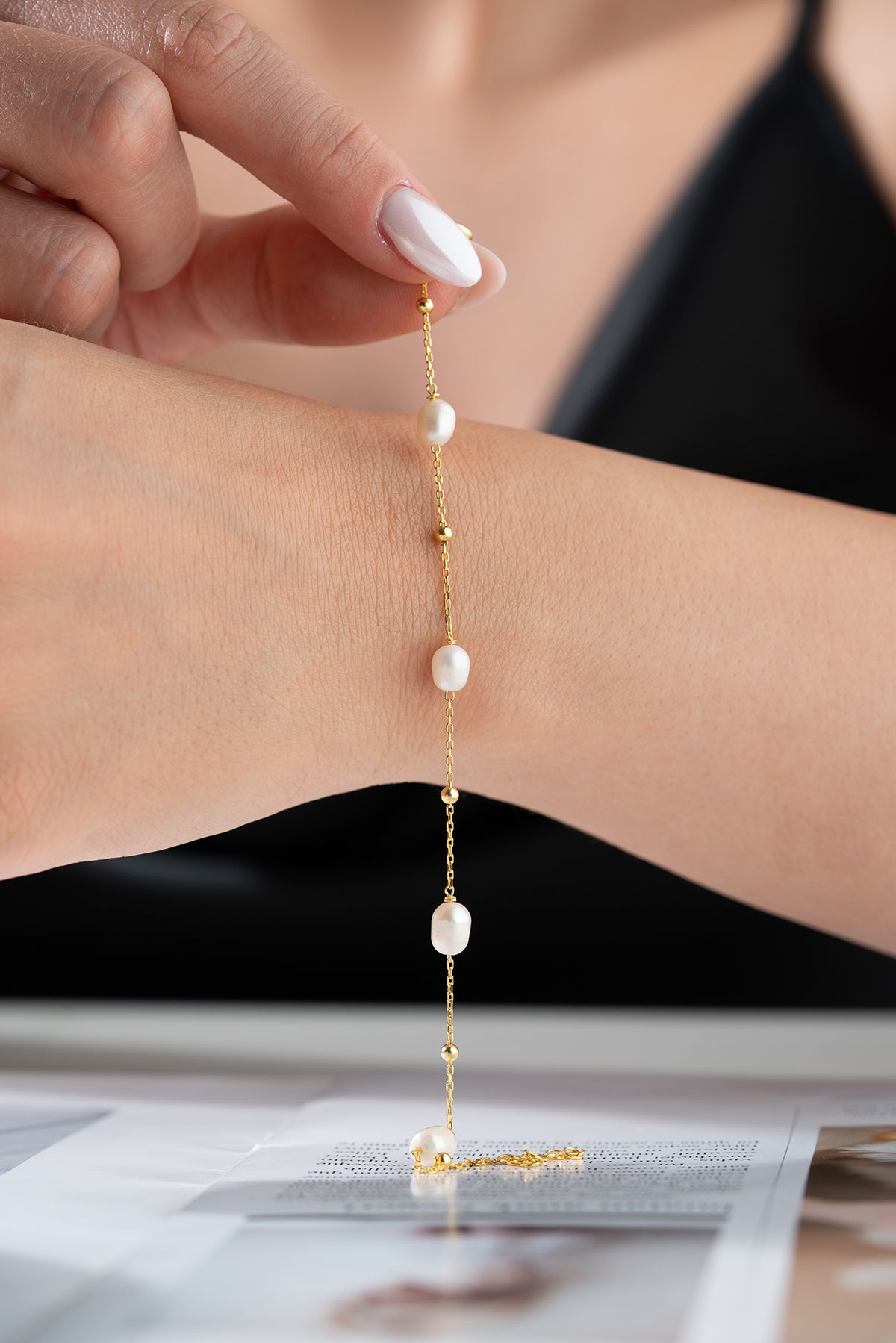 Bracelet fin avec perle et doré doré