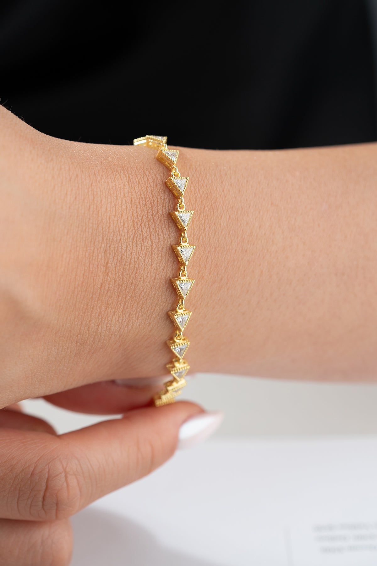 Bracelet en forme de triangle plaqué or & Zircone