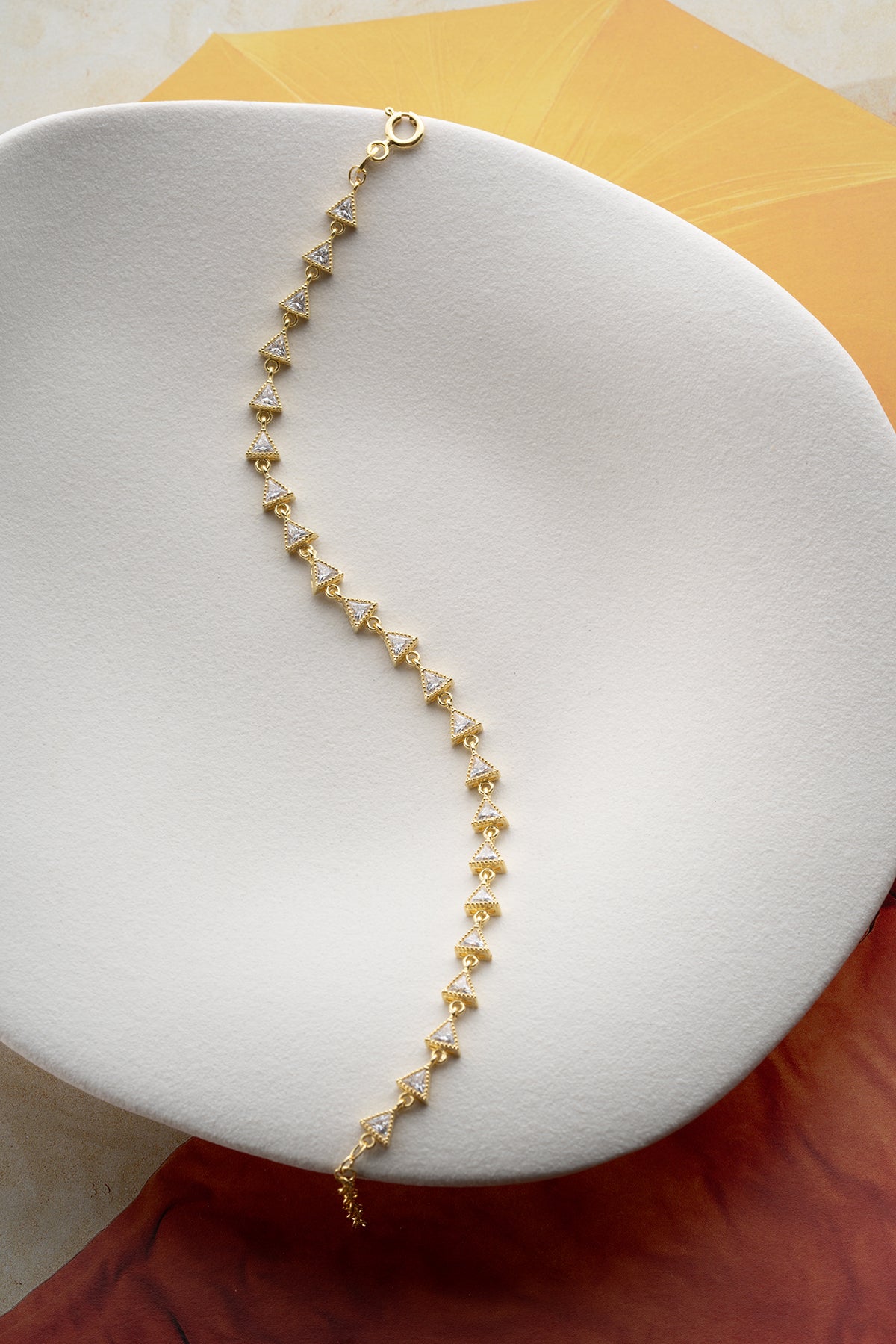 Bracelet en forme de triangle plaqué or & Zircone