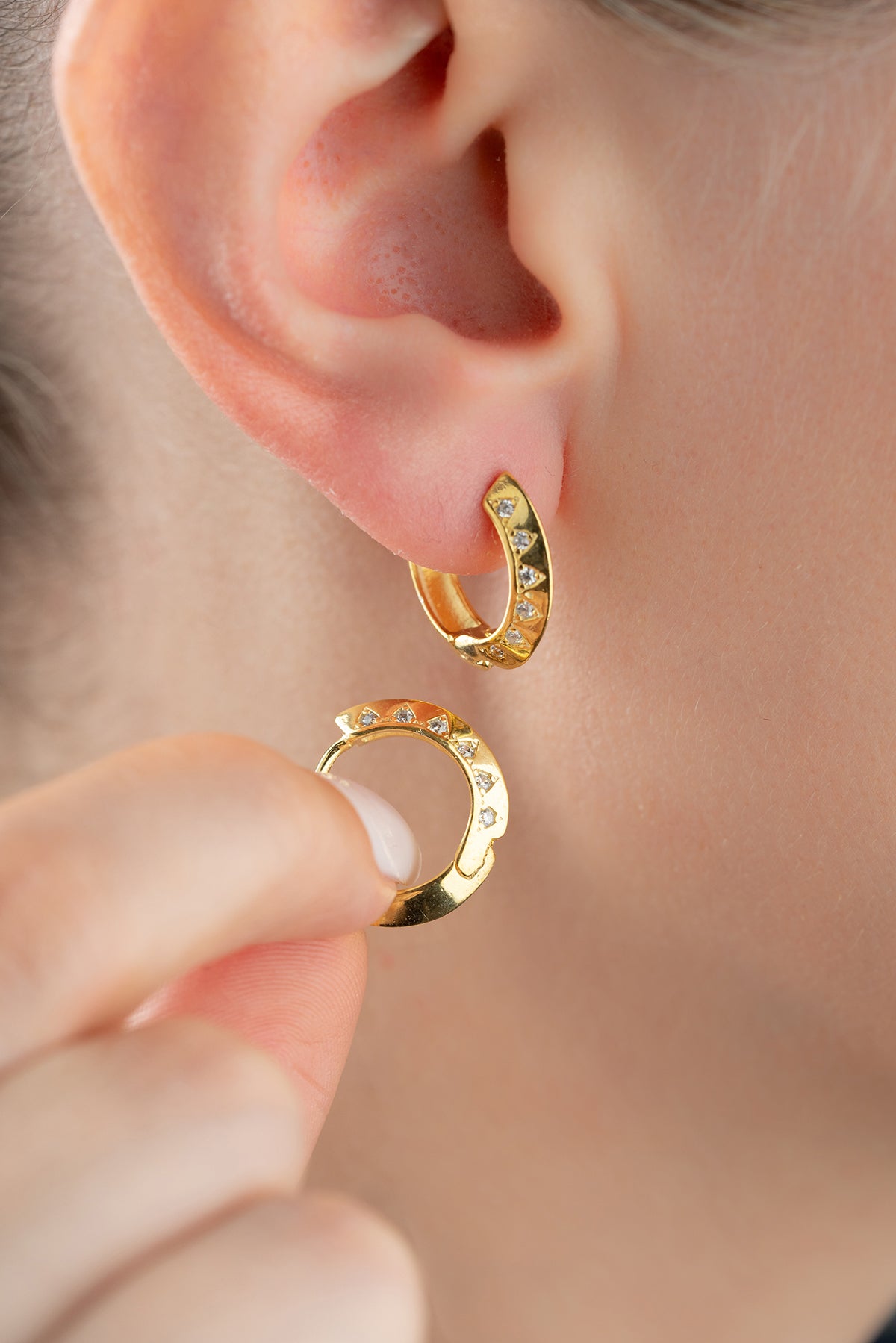 Créoles scintillantes – Boucles d'oreilles triangulaires en pierre | Argent & Doré