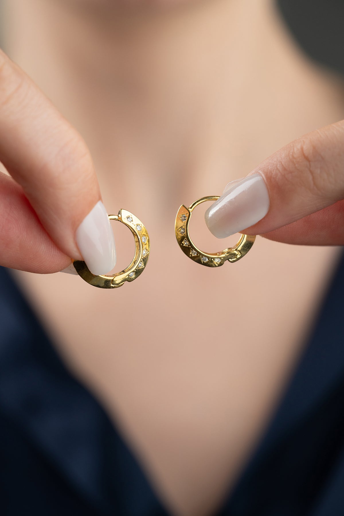 Créoles scintillantes – Boucles d'oreilles triangulaires en pierre | Argent & Doré