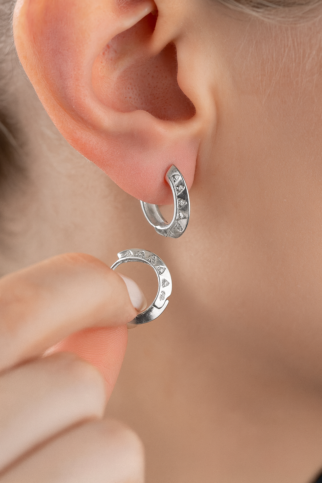 Créoles scintillantes – Boucles d'oreilles triangulaires en pierre | Argent & Doré
