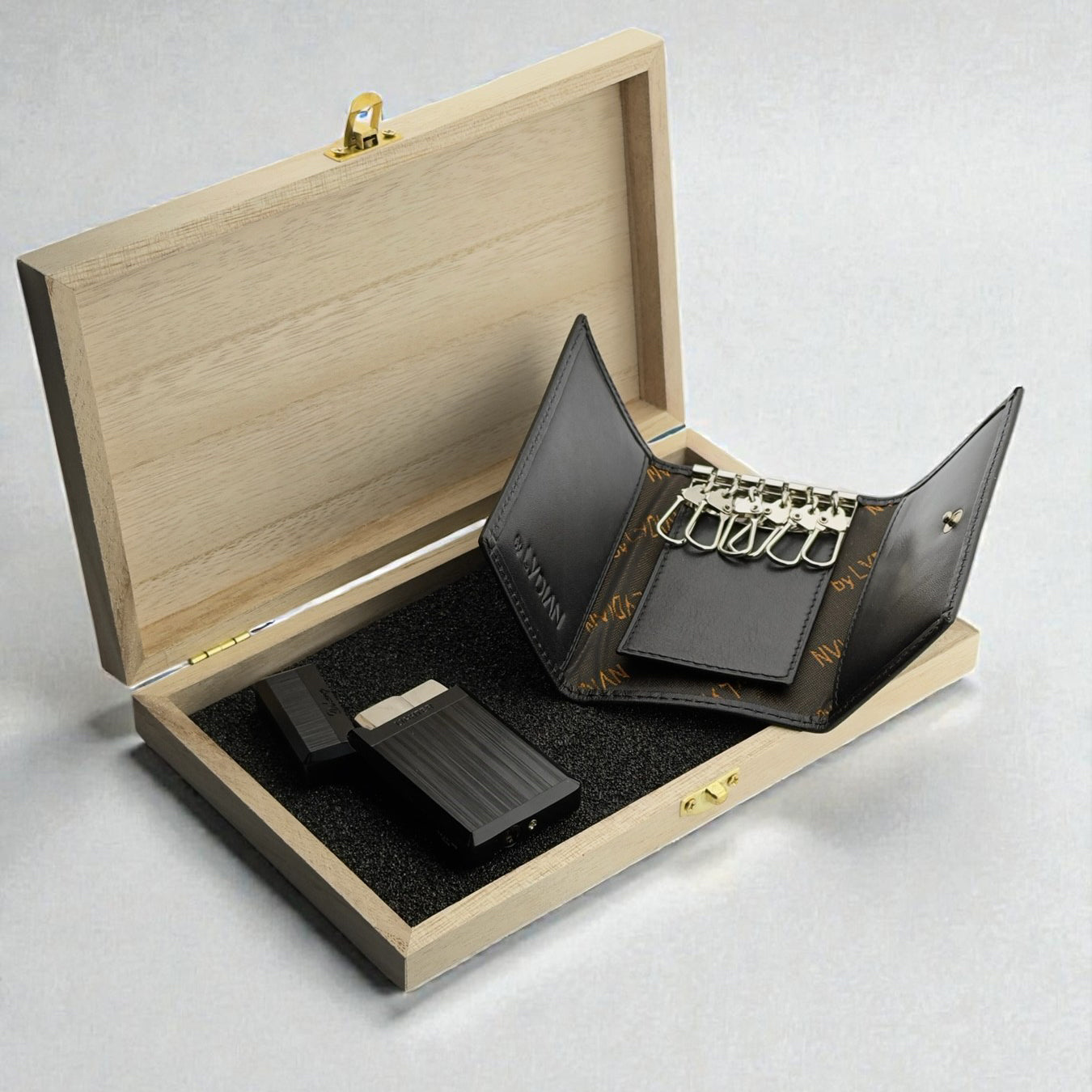 Coffret cadeau porte-clés et briquet en cuir personnalisé