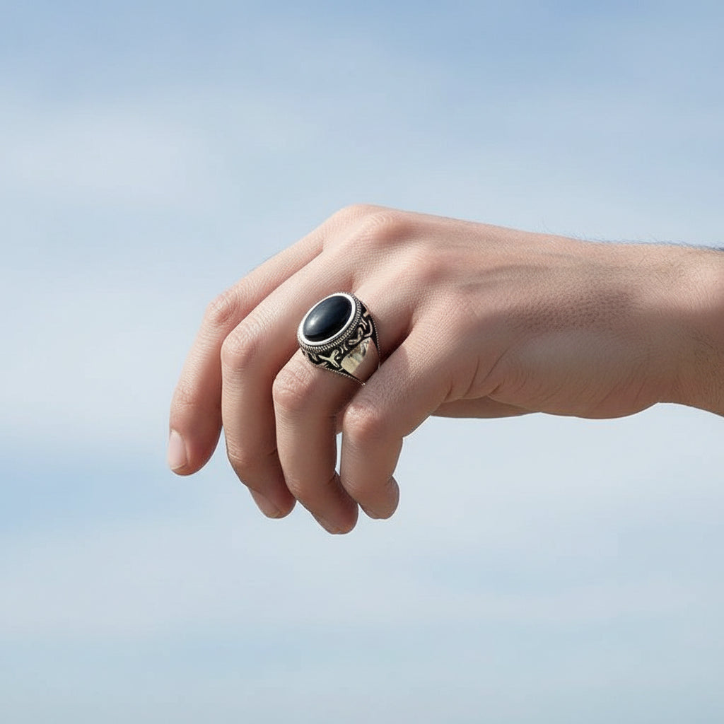 Anneau des hommes argentés avec onyx