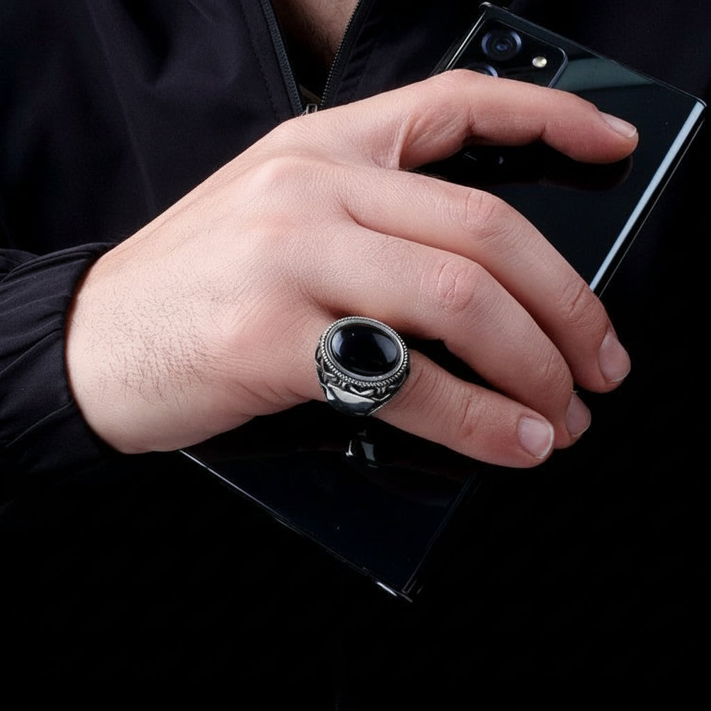 Anneau des hommes argentés avec onyx