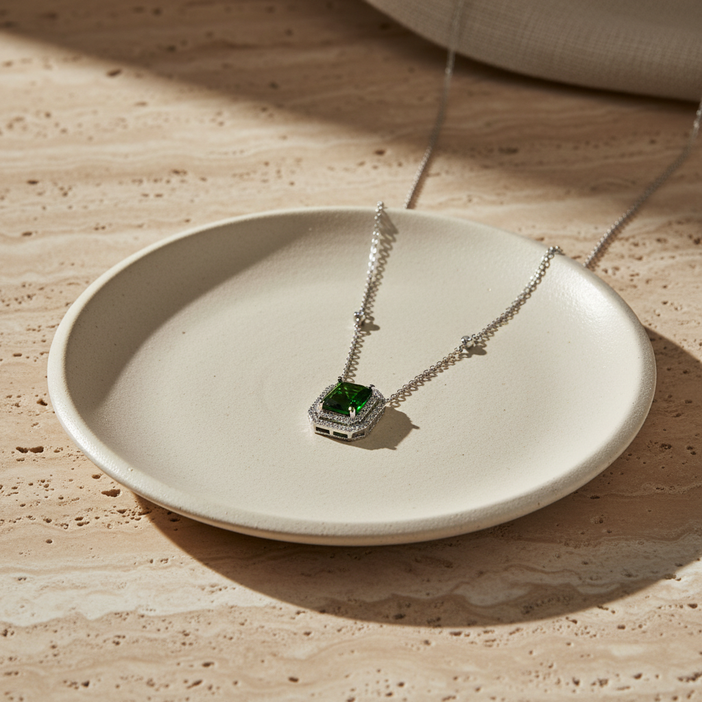 Collier en argent sterling élégant 925 avec zircone verte rectangulaire