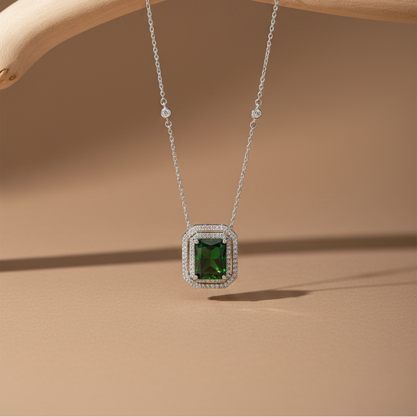Collier en argent sterling élégant 925 avec zircone verte rectangulaire