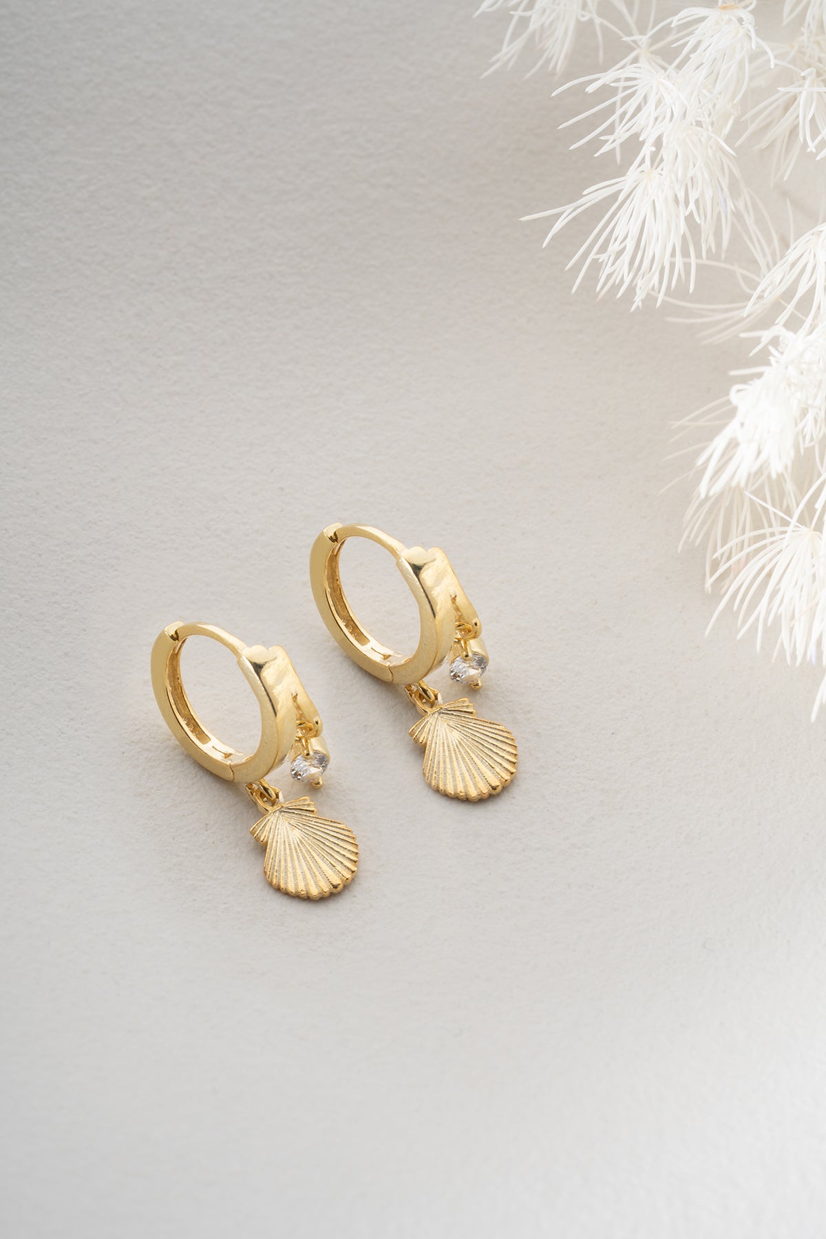 Boucles d'oreilles avec pendentif coquillage et zircone