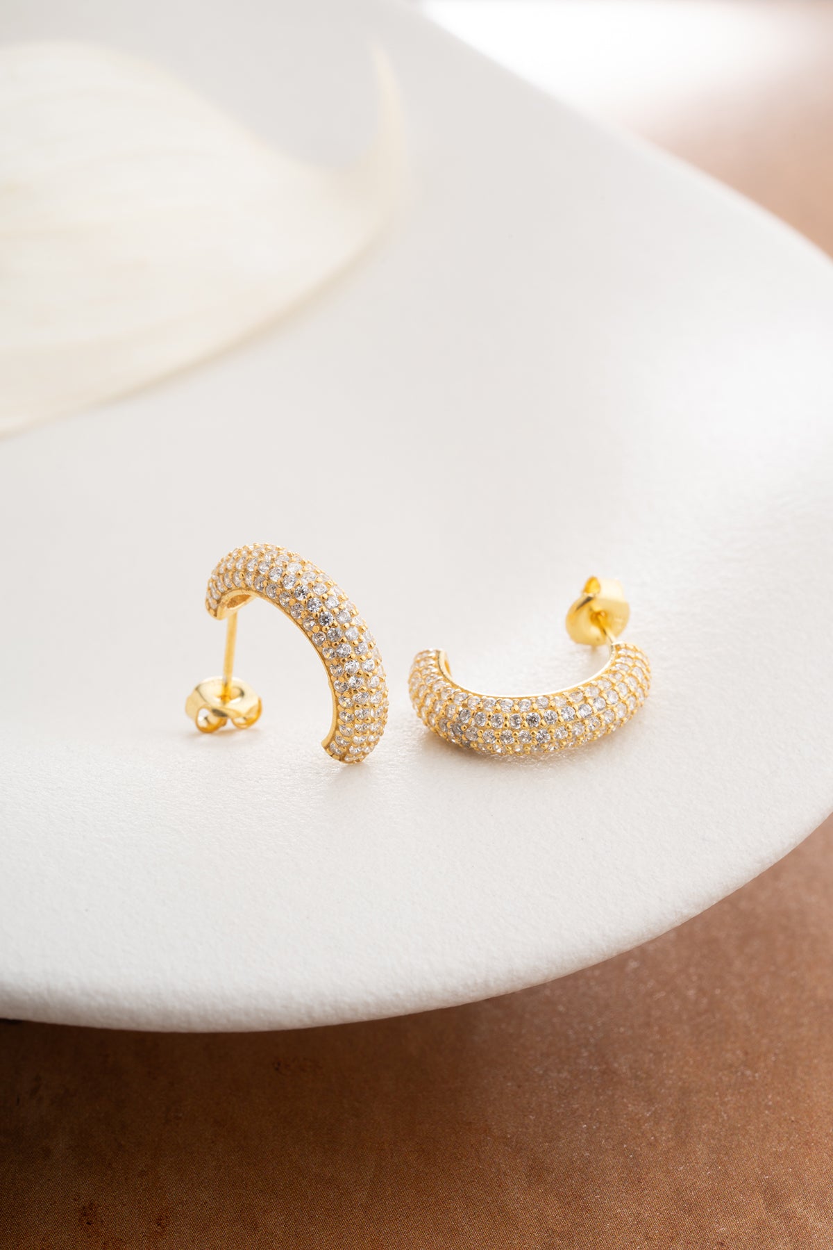 Boucles d'oreilles de demi-cerceau étincelantes