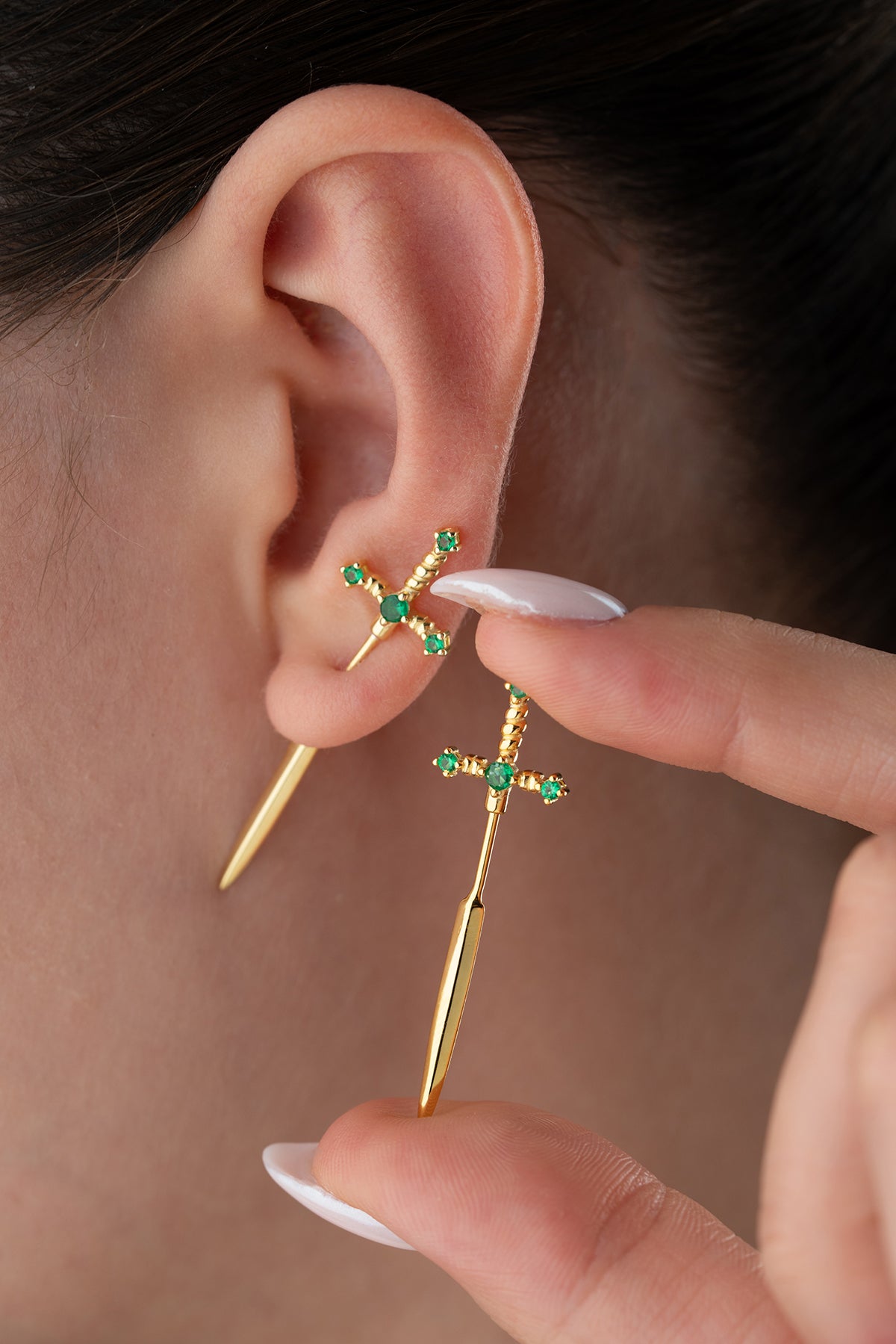 Boucle d'oreille d'épée en pierre verte - design minimaliste