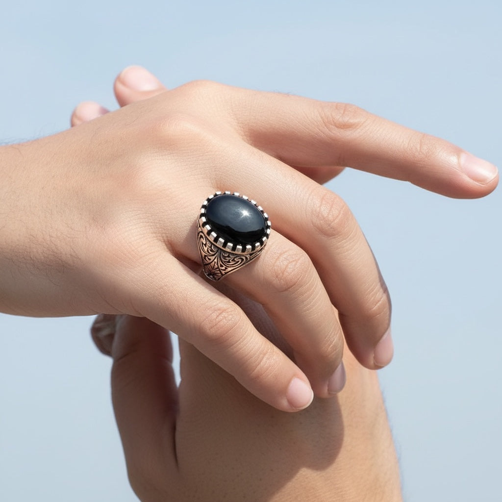 Anneau des hommes argentés avec onyx