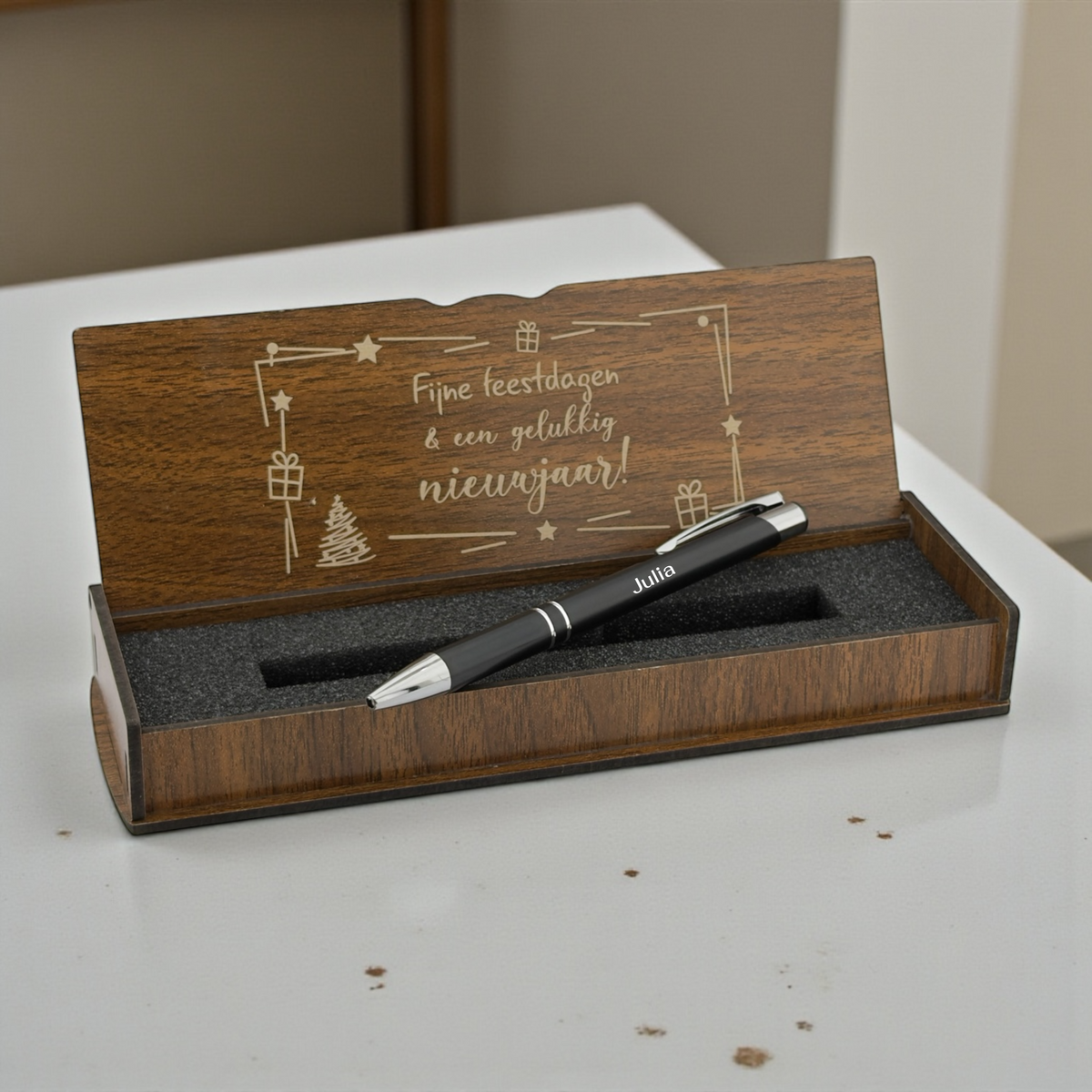 Gepersonaliseerde Zwarte Balpen met Naam – Kerst Giftbox van Hout
