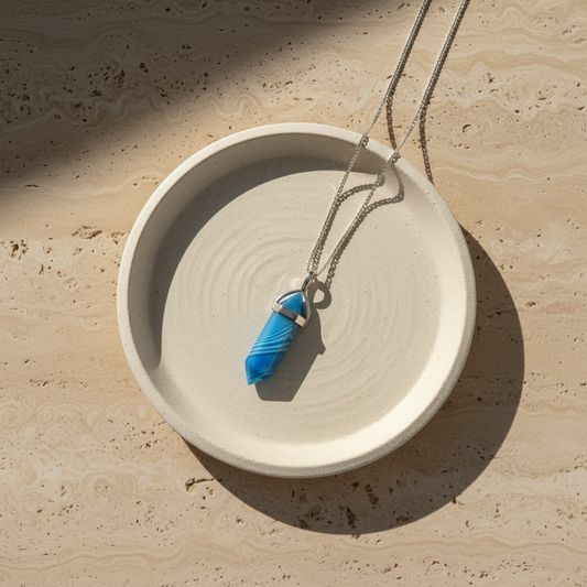 Pendentif d'agate bleu avec collier